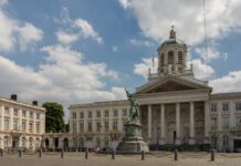 Brussels’ Place Royale Reopens After Renovation, Prioritising Pedestrians and Heritage New benches and pedestrian spaces transform Place Royale as visitors gather during reopening celebrations in Brussels’ historic centre